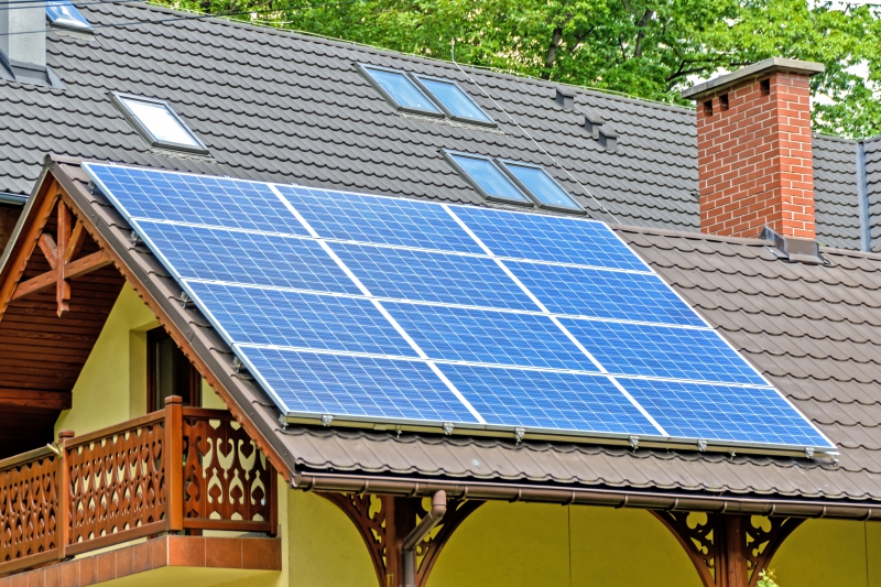 chauffagiste-PONTEVES-min_solar-panels-1477987